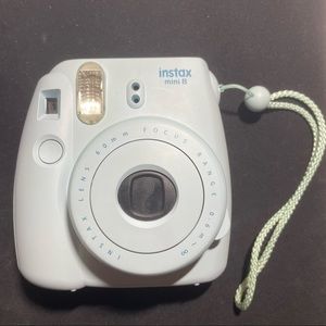 SOLD Fujifilm Camera w/ bag 💙